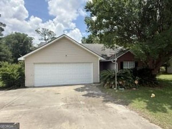 64 Edinburgh Drive, Tifton, GA 31793
