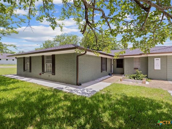 575 W 4th Street, Crawford, TX 76638