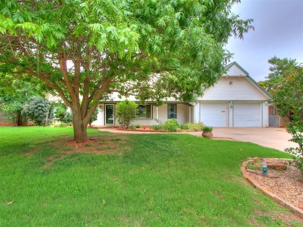 7309 N Hammond Avenue, Warr Acres, OK 73132