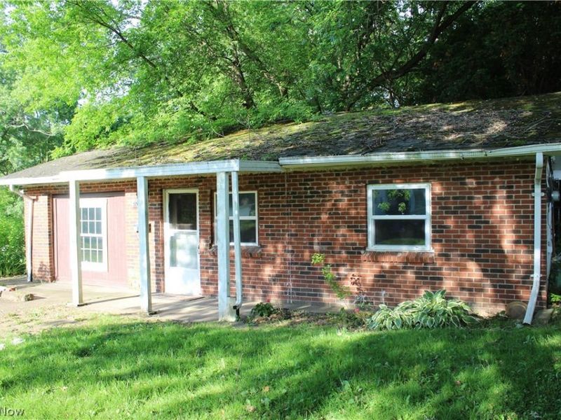 323 Fox Drive, Ashtabula, OH 44004 Photo 2