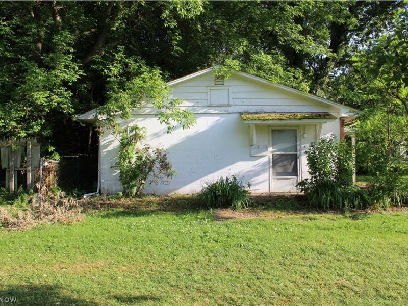 323 Fox Drive, Ashtabula, OH 44004 Photo 6