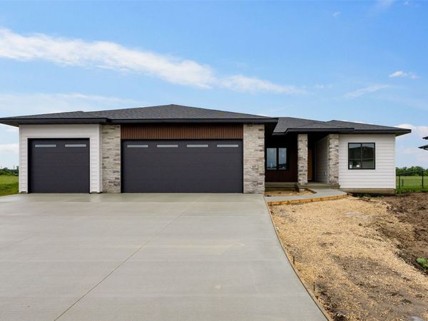 317 Hackberry Drive, Palo, IA 52324