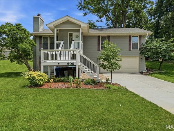 609 Lakewood Drive , Lake St Louis, MO 63367