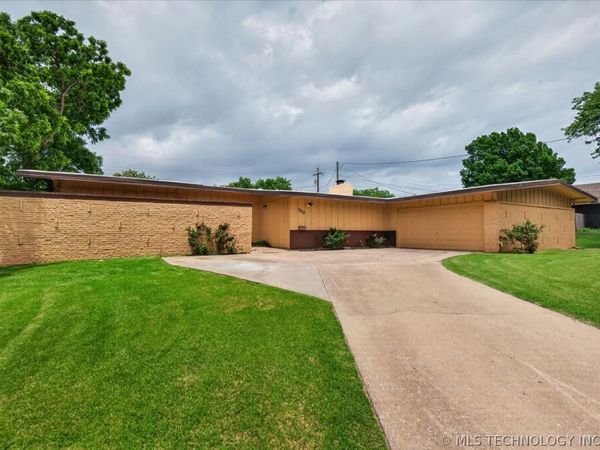 909 Lynnwood Court , Bartlesville, OK 74006