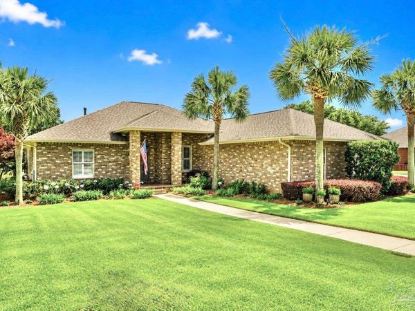 5390 Southlake Dr, Pace, FL 32571