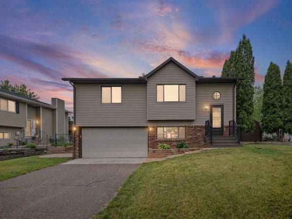 1346 Cope Avenue E, Maplewood, MN 55109