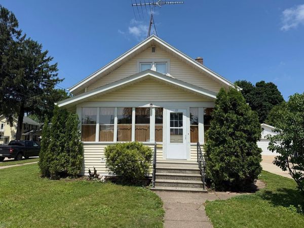 27 E 14TH STREET, Clintonville, WI 54929