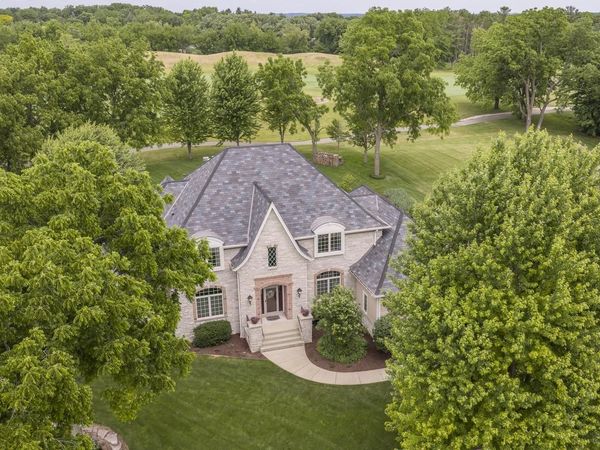 S76W26010 Prairieside DRIVE, Waukesha, WI 53189