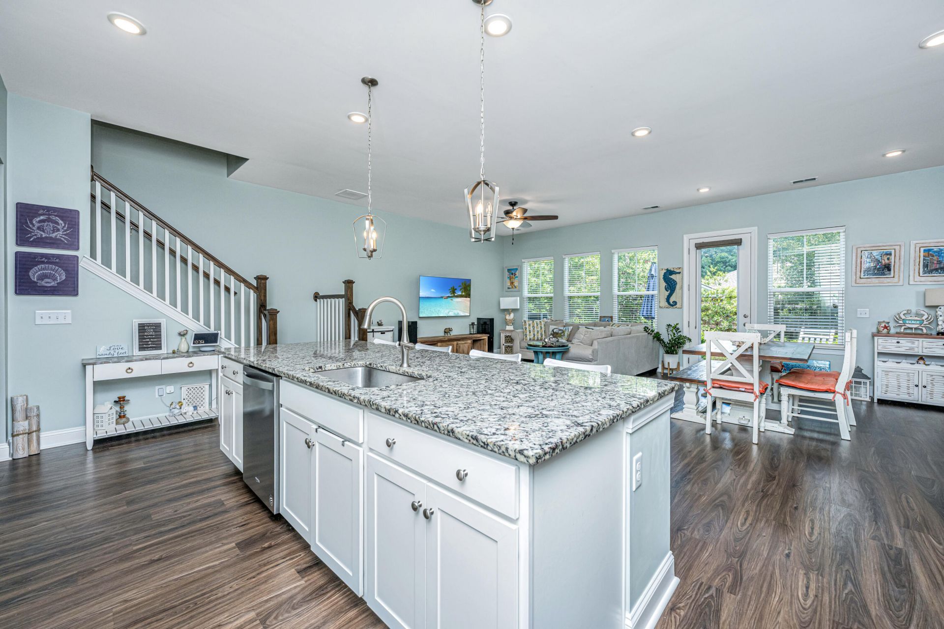 3044 Emma Lane Photo 6