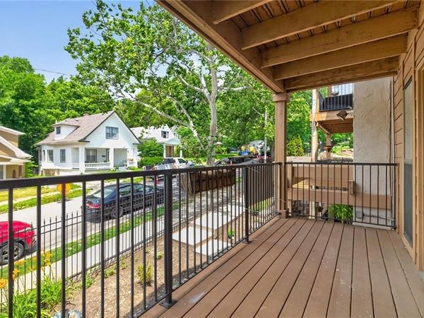 4727 Jarboe Street, Unit 104, Kansas City, MO 64112