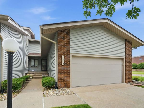 4570 Bunker Hill Drive , Bettendorf, IA 52722