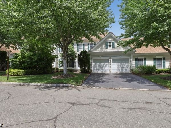 122 White Pine Ct, Paramus, NJ 07652
