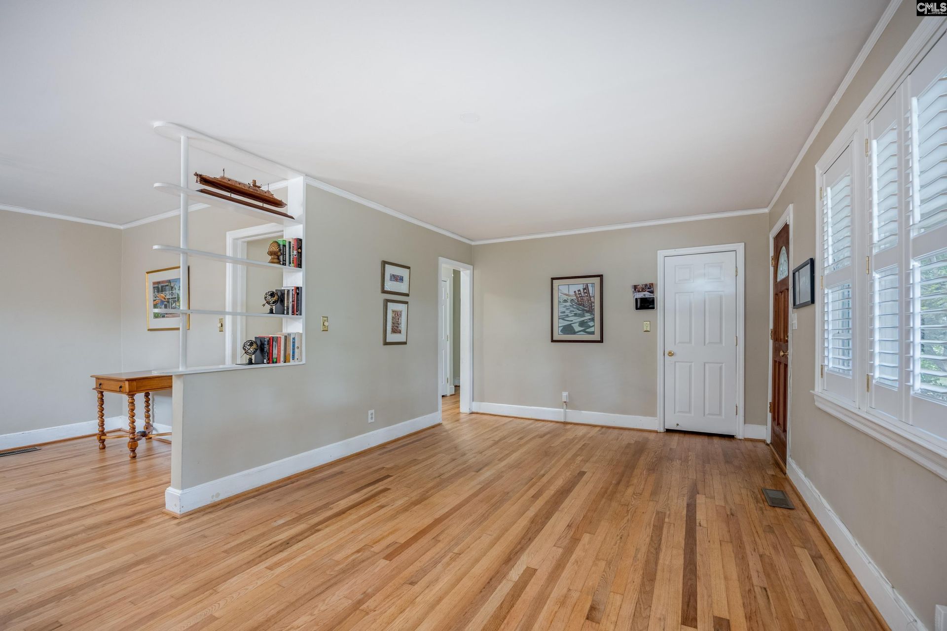 1035 Elm Avenue  Photo 9