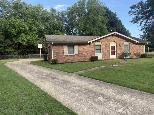 2016 Broadmoor Road, Jonesboro, AR 72401