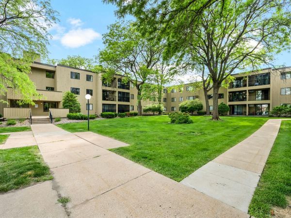 4101 Parklawn Avenue, Unit 201, Edina, MN 55435