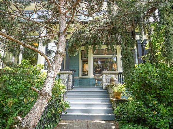 1377 Rockland Ave , Victoria, BC V8S 1V7