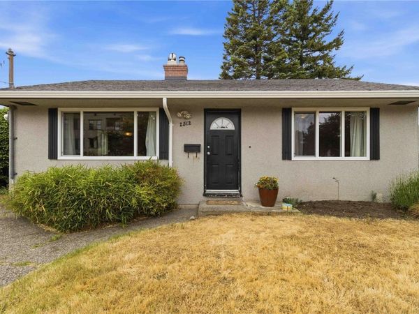2512 Shakespeare St , Victoria, BC V8R 4G5