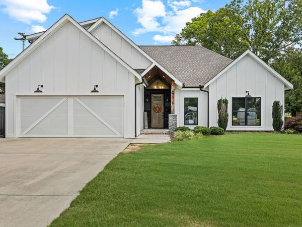 915 Ford Ave, Muscle Shoals, AL 35661