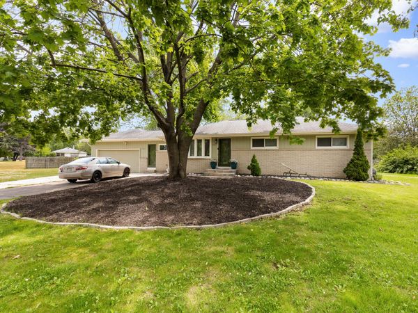 3301 E Carol Ct, Oak Creek, WI 53154