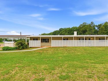 1275 Redfields Road, Appomattox, VA 24522