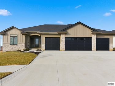 5815 N 198th Street, Elkhorn, NE 68022