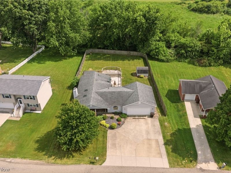 5766 Drenta Circle SW, Navarre, OH 44662 Photo 2