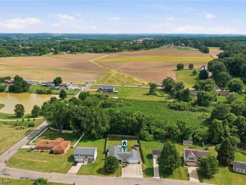 5766 Drenta Circle SW, Navarre, OH 44662 Photo 3