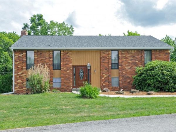 101 Teton Dr, Pittsburgh, PA 15239