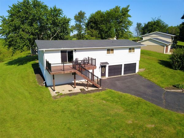 21 Eagle Drive, Grinnell, IA 50112