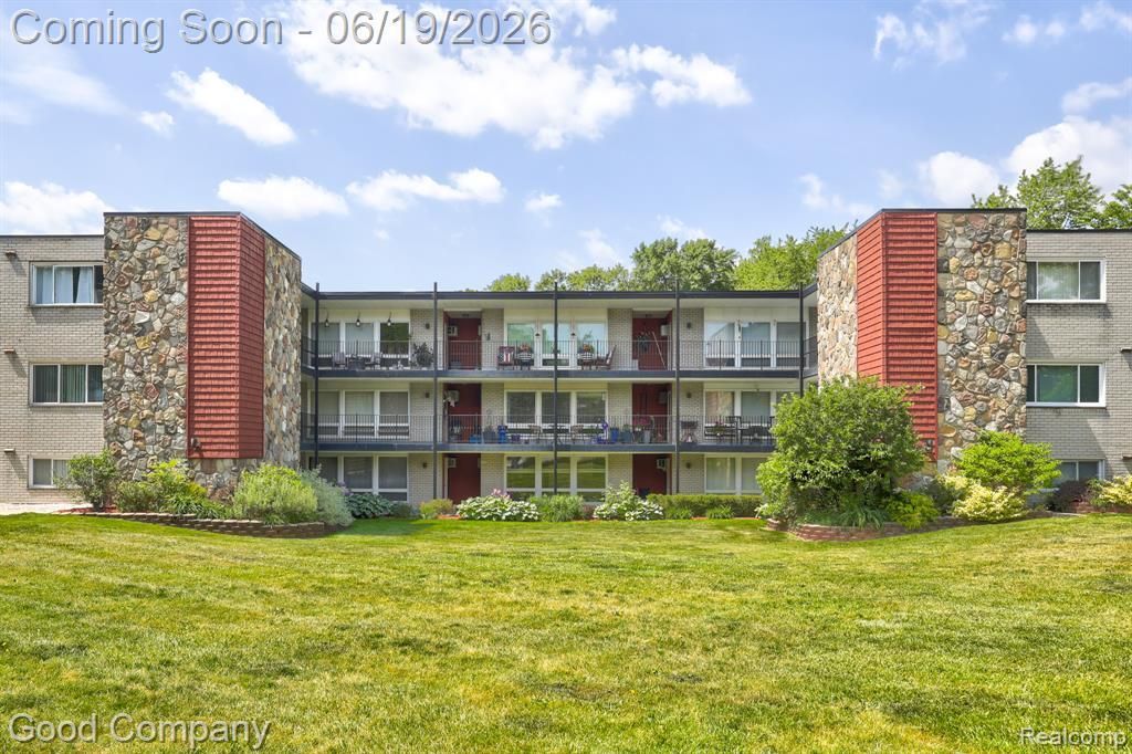 4345 Crooks Road, Royal Oak, MI 48073 Main Photo