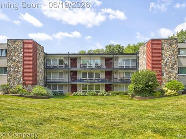 4345 Crooks Road, Royal Oak, MI 48073