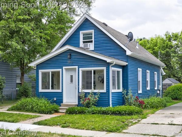 1812 E Meyers Avenue, Hazel Park, MI 48030