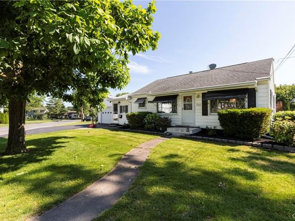 220 N Woodland Drive , Liverpool, NY 13088