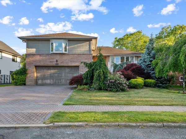 1055 Lawrence Court , North Woodmere, NY 11581