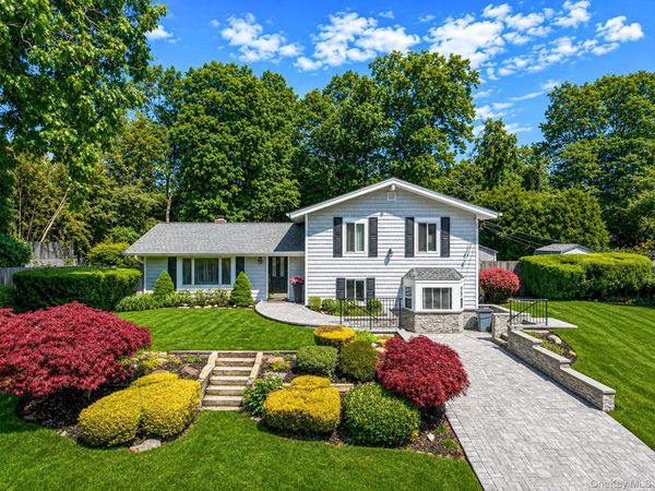 11 Beverly Lane , East Moriches, NY 11940
