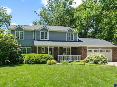 6423 Crooked Creek Drive, Lincoln, NE 68516