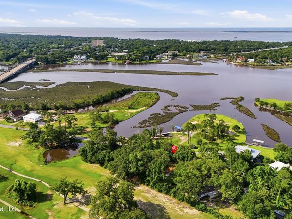5712 Shore Drive, Ocean Springs, MS 39564