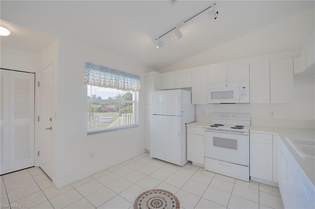 5709 Foxlake Dr, Unit 208, North Fort Myers, FL 33917 Photo