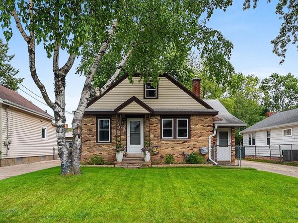 968 HICKORY HILL DRIVE, Green Bay, WI 54304