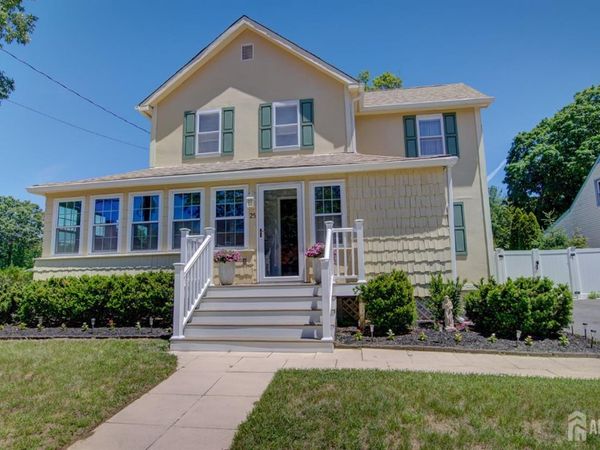 25 Lake Avenue, Helmetta, NJ 08828
