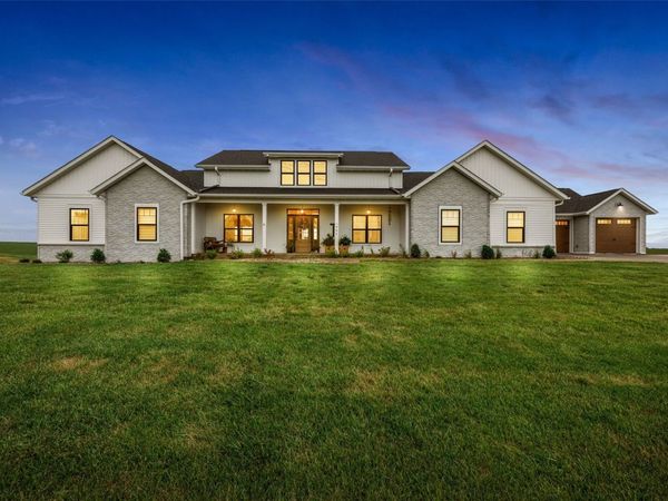 1904 Charles Avenue , West Branch, IA 52358