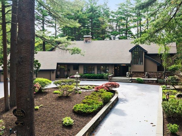 1215 Main St, Lynnfield, MA 01940