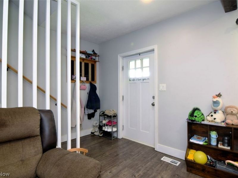 1031 E Wallings Road, Broadview Heights, OH 44147 Photo 4