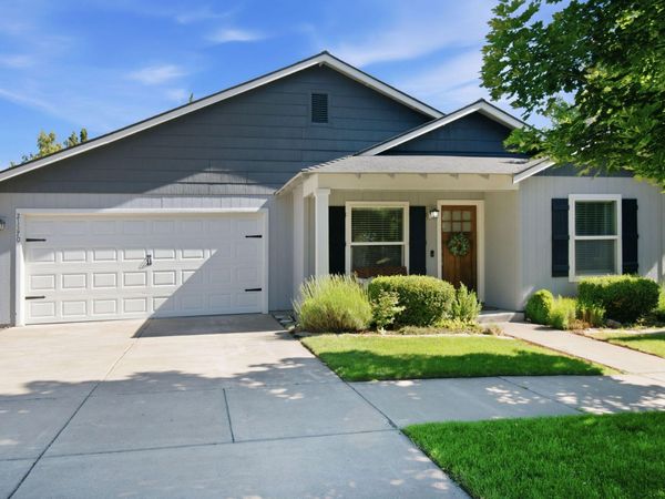 21370 NE Pecoraro Loop, Bend, OR 97701