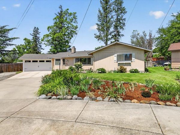 1621 Gayety Lane, Medford, OR 97504