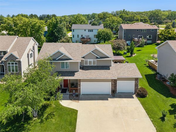 7502 Barnsley Drive, Johnston, IA 50131