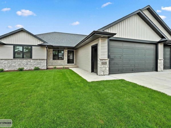 1435 CROSSROADS DRIVE, De Pere, WI 54115