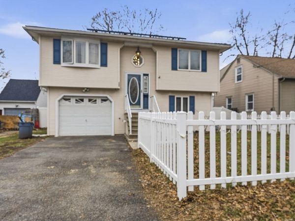 290 Tremont St, Springfield, MA 01104