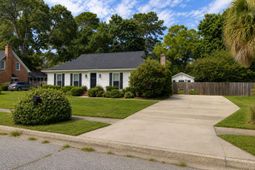 920 Ravenswood Drive photo 4