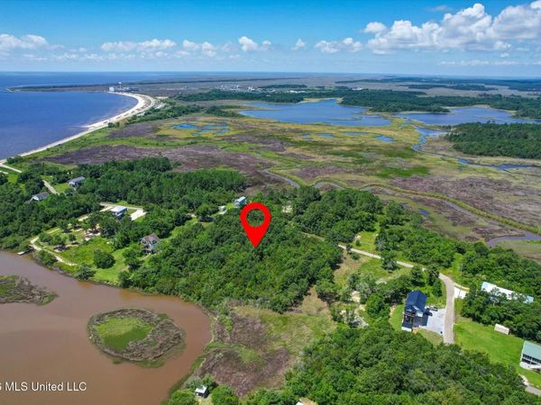 5138 Pointset Avenue, Bay Saint Louis, MS 39520